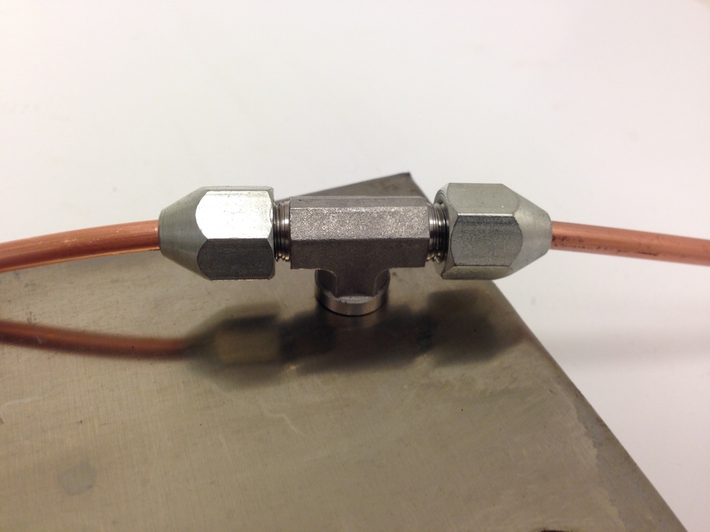 Bulkhead fitting T 3/8-24